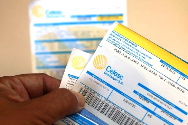Conta da luz vai “pro galho dos pinheiros”