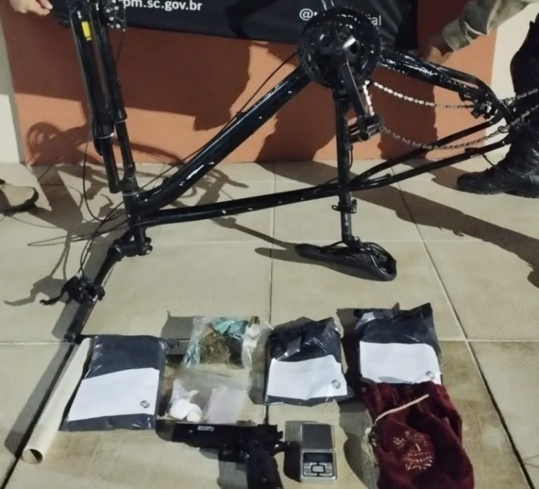 Muita droga, grana e bike com trio suspeito