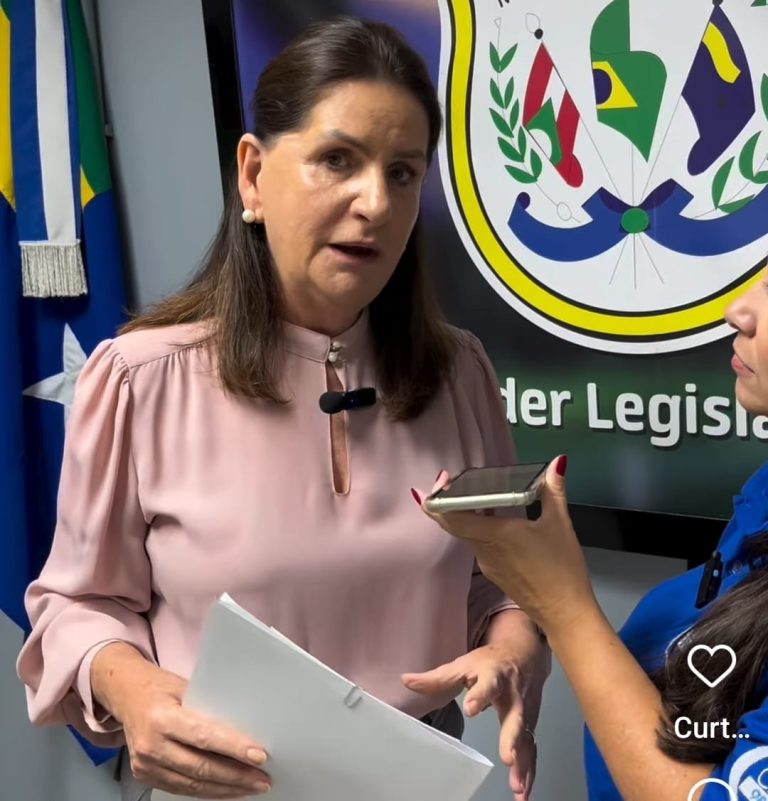 Carmen entrega projeto reforma administrativa e confirma Ana Vieira no Turismo