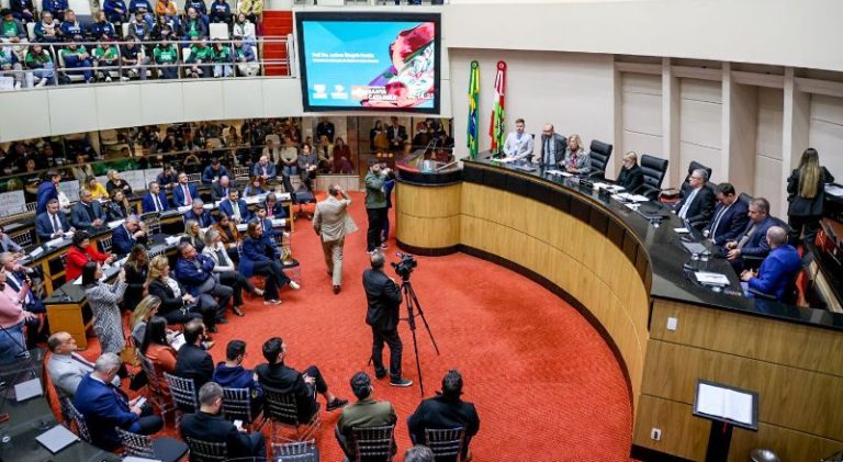 Governo anuncia medidas para aumentar transparência em programas de bolsas universitárias