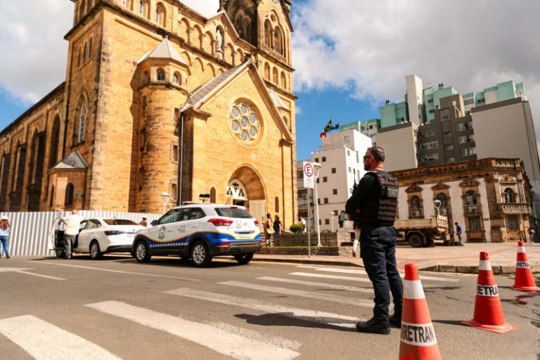 CATEDRAL: Sem riscos, tapumes serão retirados