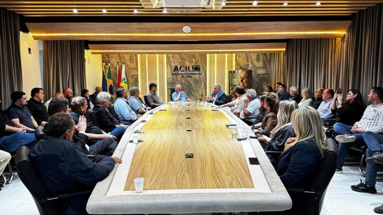 Precisamos de novas lideranças e discutir mais os problemas regionais, diz Colombo na ACIL