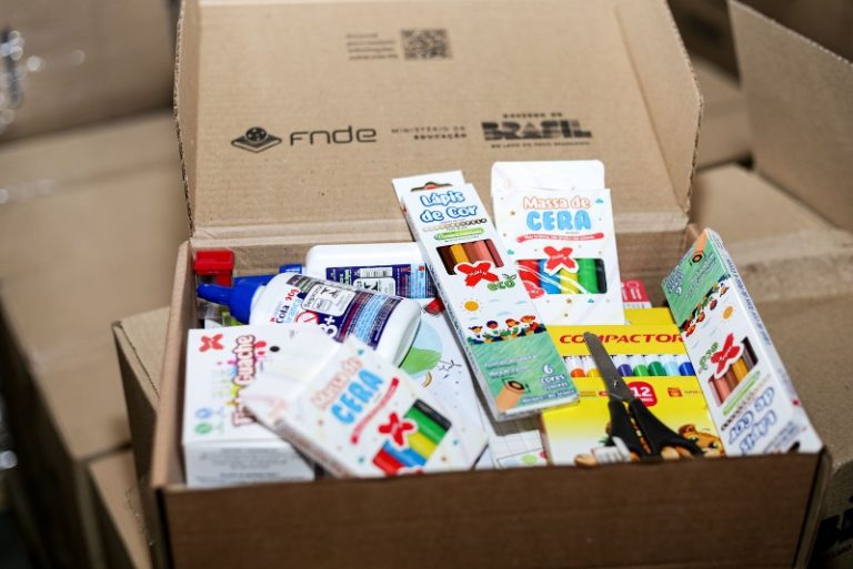 Um total de 15 mil kits de material escolar serão distribuídos em Lages
