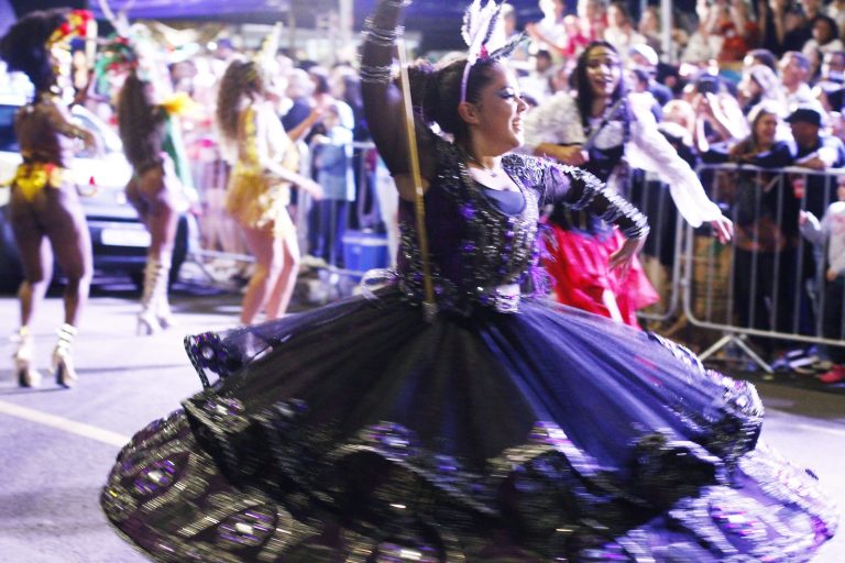 CARNAVAL 2026: Desfile das escolas encantou o publico na Avenida