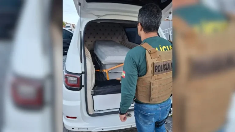 Servidores suspeitos de vazar mortos para favorecer funerária são alvos da polícia em Lages