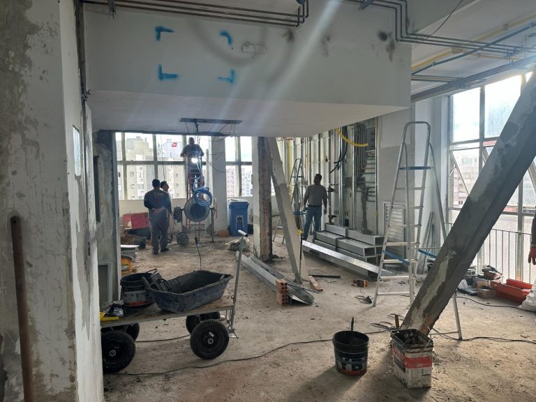 Saúde em Obras: trabalhos de ampliação da nova UTI do Hospital Governador Celso Ramos avançam