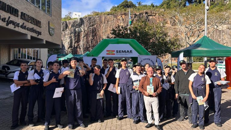 No Dia Nacional da Educação Ambiental, ação do programa Jogue Limpo com o Meio Ambiente promove conscientização com estudantes