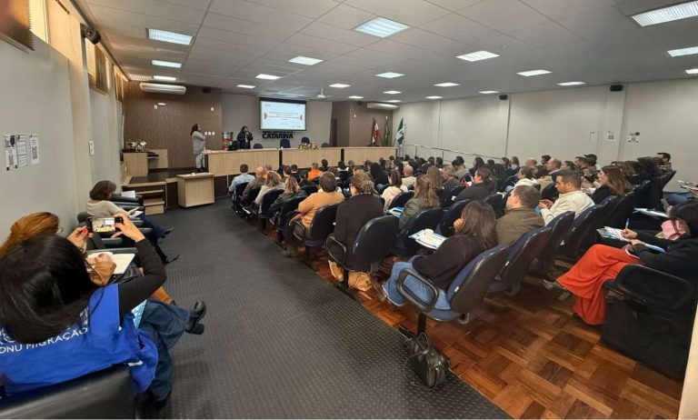 Saúde prepara profissionais do Oeste para atuação em abrigos temporários durante desastres