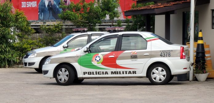 Viaturas da Polícia Militar em Florianópolis, em fotografia de 2015. Imagem ilustrativa; não registra esta ocorrência.